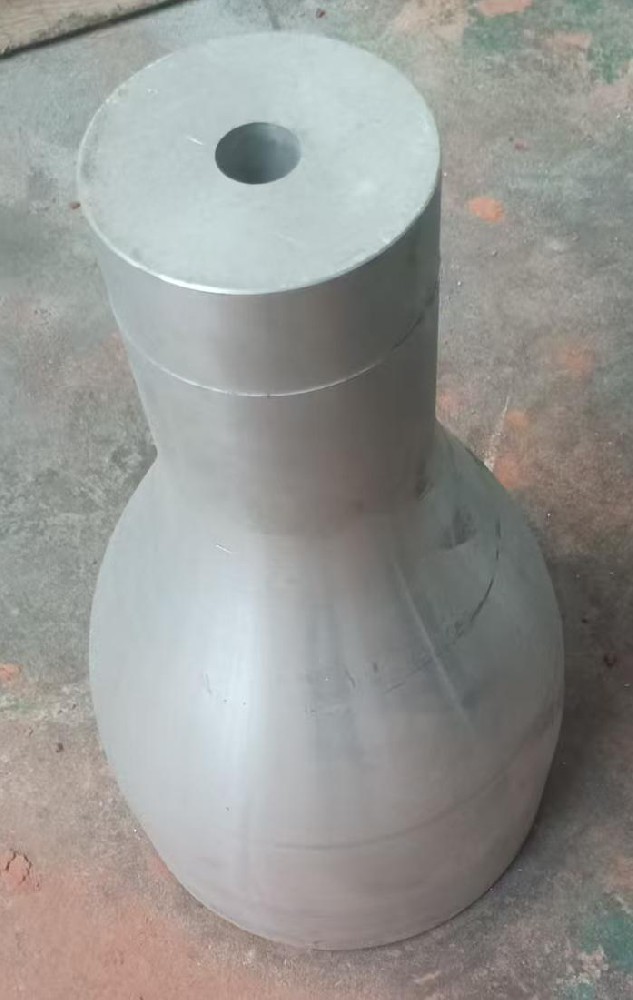 低压铜合金件铸造技术:工艺解析与应用实践 低压铜合金件铸造技术:工艺解析与应用实践